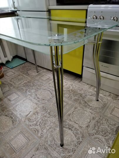 Стол обеденный овальный стеклянный