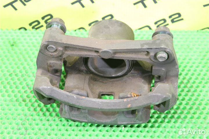 Суппорт тормозной передний правый Nissan Juke F15