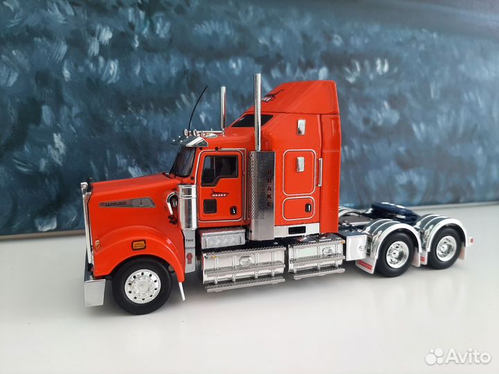 Kenworth T 909 orange AUS Drake