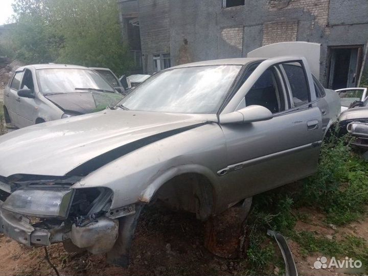 Бачок омывателя Opel Vectra B