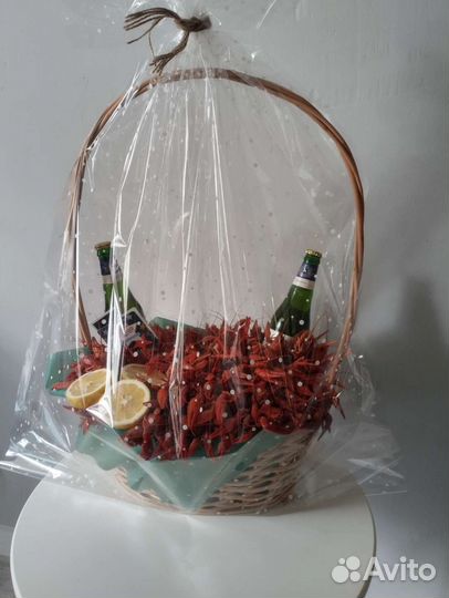 Подарок мужчине корзина с раками