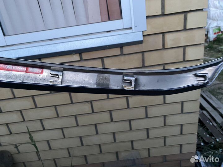 Молдинг на капот toyota