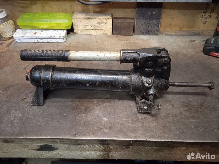 Ручной гидронасос 10т