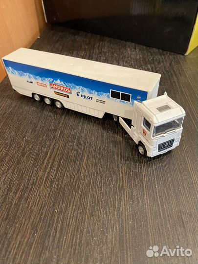 Модель грузовика Renault Magnum 1:60