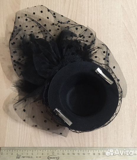 Шляпка на заколках (маскарадная)