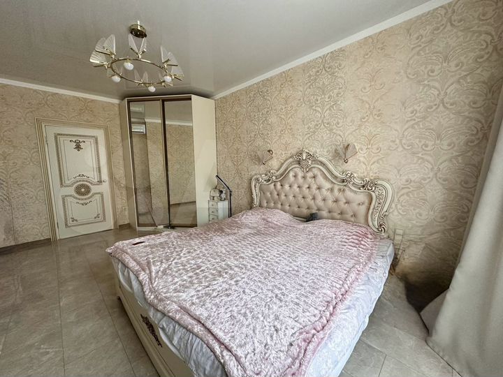 2-к. квартира, 75 м², 8/25 эт.