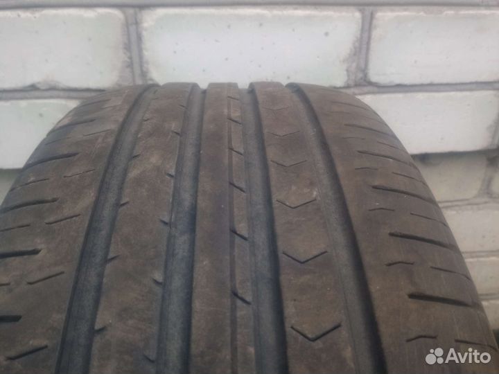 Continental ContiPremiumContact 5 215/60 R17 96H