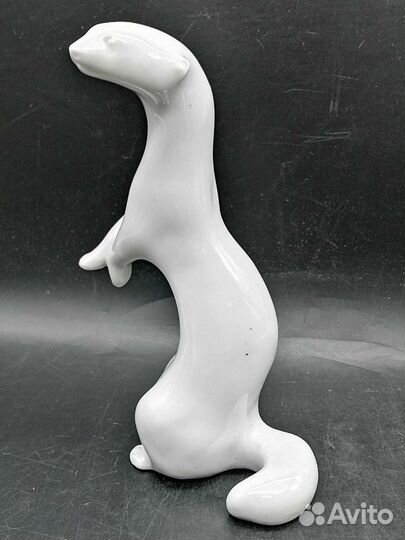 Фарфоровая статуэтка 