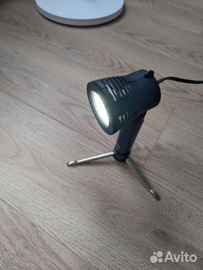 Мини светодиодная лампа на штативе