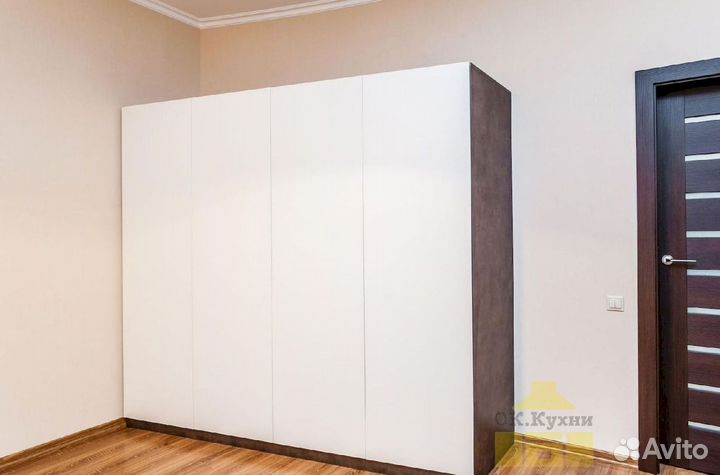 Распашной шкаф