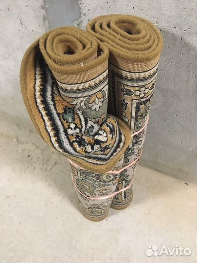 Две ковровые дорожки