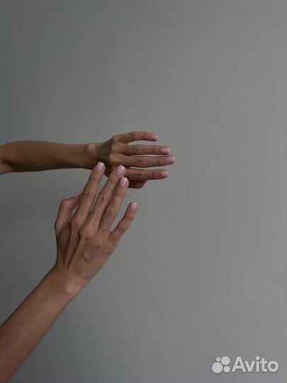 Модель на маникюр и педикюр по договоренности