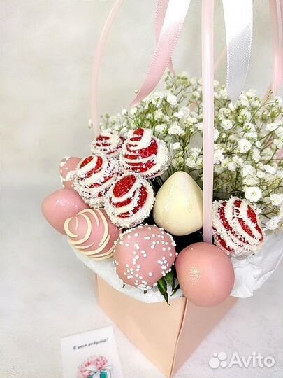 Клубника в шоколаде и гипсофила. Букет из клубники