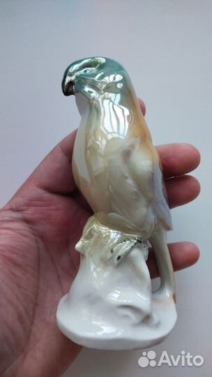 Статуэтка фарфоровая (попугай)