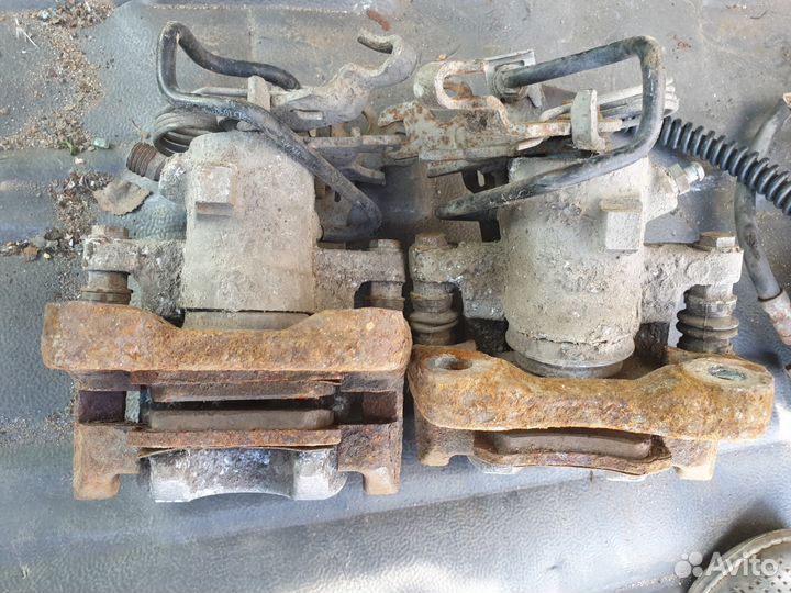 Суппорт задний левый правый vw caddy 3 кадди кади