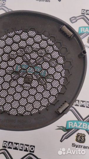 Решетка динамика передняя правая Peugeot 406 8B