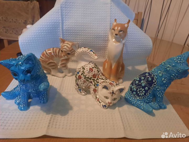 Фарфоровые статуэтки кошки