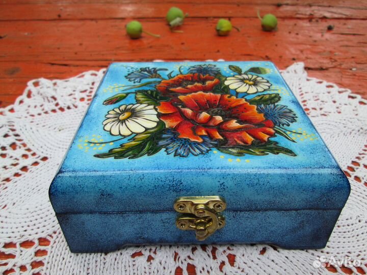 Деревянная шкатулка 