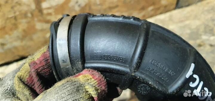 Патрубок воздушного фильтра Opel Astra J GTC 2012