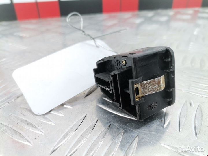 Кнопка (выключатель) BMW 3 E46 рест. 2004