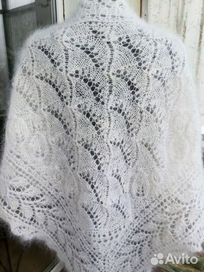 Пуховая косынка-полушалок 