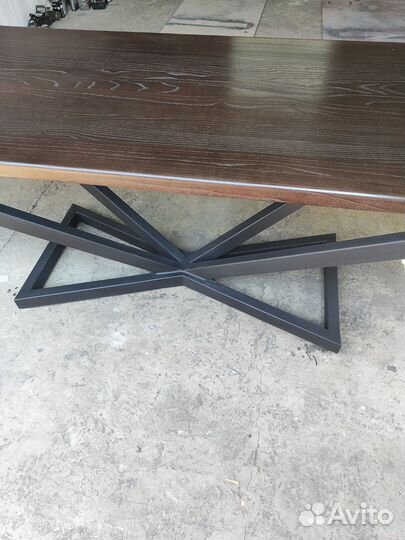 Кухонный обеденный стол из массива