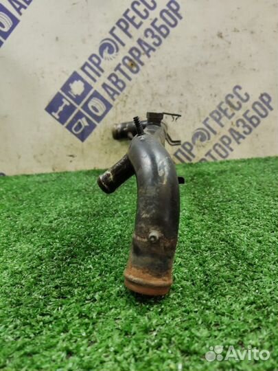 Патрубок системы охлаждения Audi A4 B6 седан 1.8