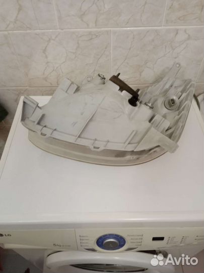 Правая фара Toyota platz SCP11