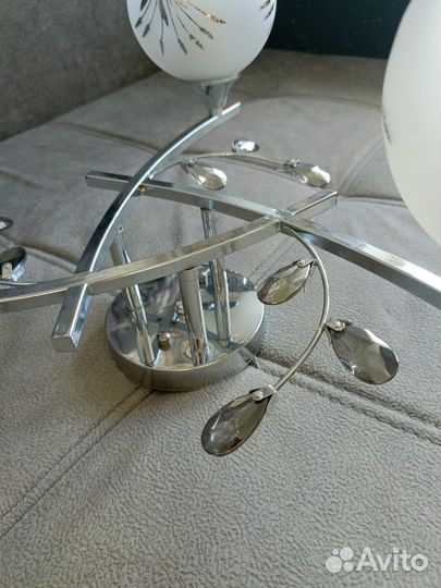 Люстра потолочная на 3 лампы в отличном состоянии