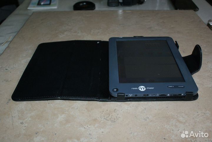 Электронная книга Ross & Moor Luna RMT-705