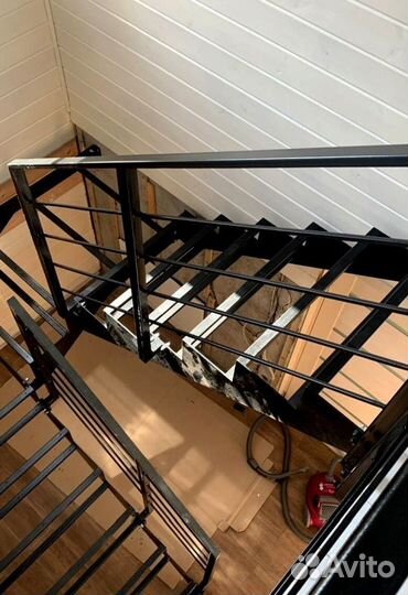 Лестничные перила кованные с монтажем