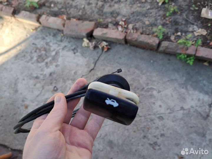 Трос капота