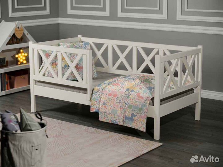 Кроватка софа с бортиком из массива для малыша