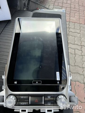 Монитор на Land Cruiser 200