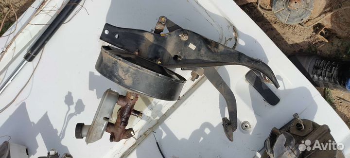 Главный тормозной цилиндр Mazda Е2200