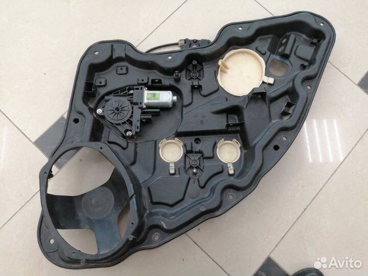 Стеклоподъемник задний правый Jeep Cherokee KL ED6