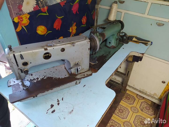 Профессиональная швейная машинка