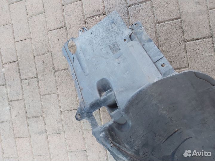Подкрылок передний правый на бмв Е46 купе
