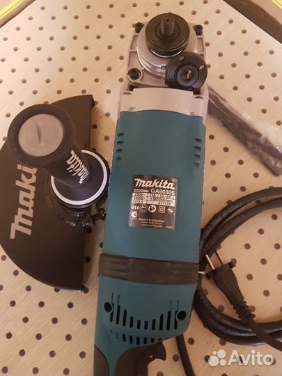 Шлифмашина болгарка Маkitа GA9030SFK кейс