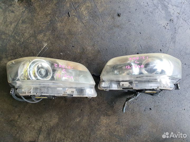 Фара право c Toyota Corolla Rumion NZE151N 1NZ-FE