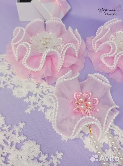 Праздничные бантики с бусинами для утренника