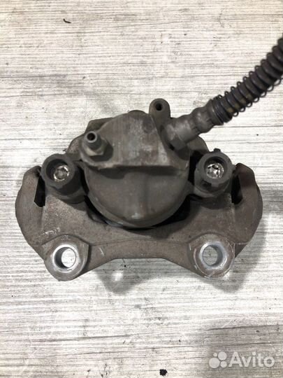 Суппорт тормозной задний левый Mercedes-Benz