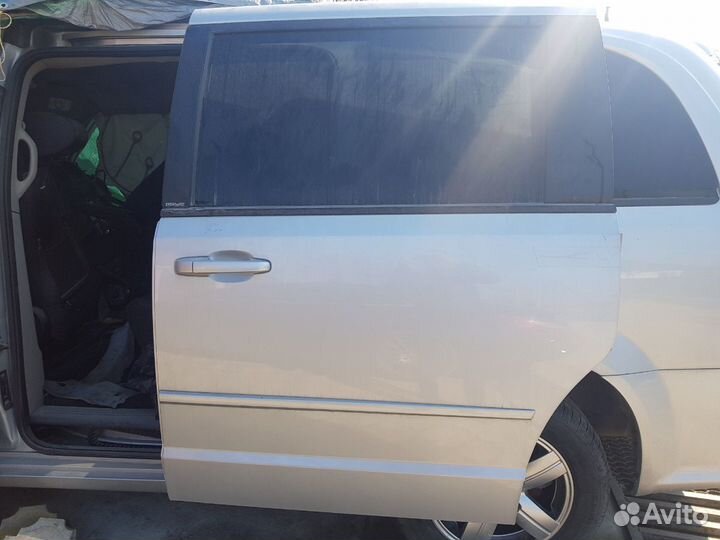 Дверь задняя левая на Dodge Caravan 5