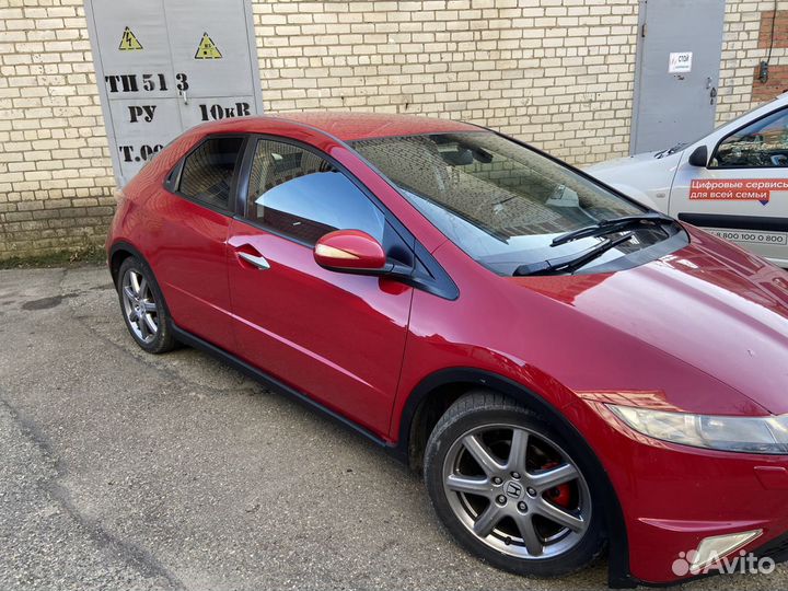 Авито ставропольский край хонда. Хонда Цивик хэтчбек красная. Honda Civic 8 красная. Красная Хонда хэтчбек.