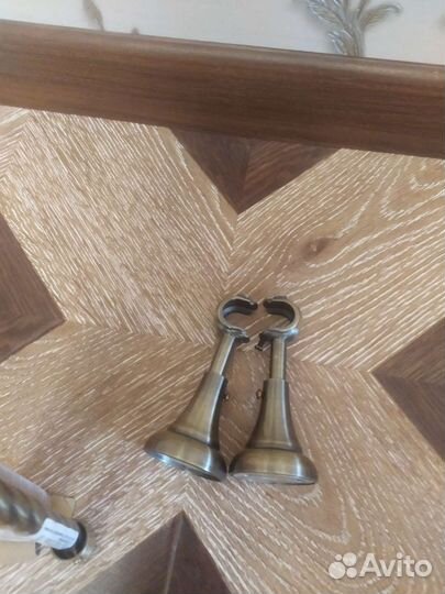 Карниз кованный с ножками и наконечниками