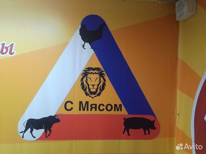 Рабочий в мясной цех