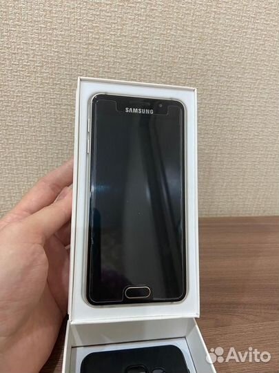 Телефон Samsung Galaxy A3