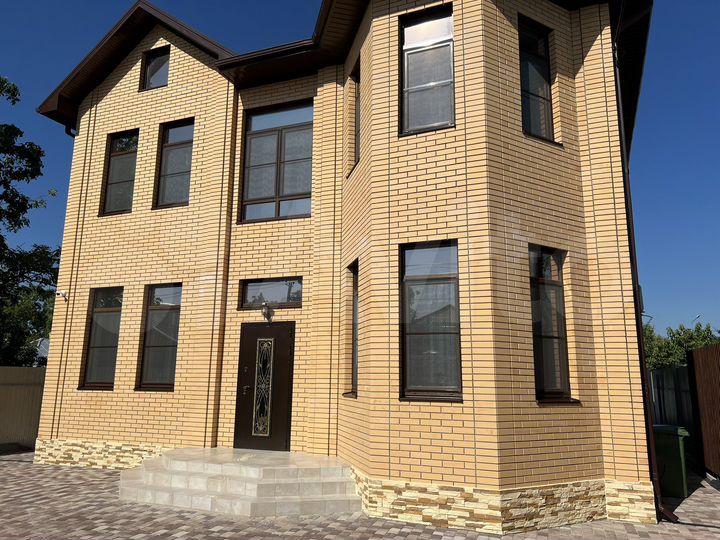 Дом 220 м² на участке 6,5 сот.