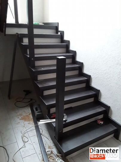 Изготовление безопасной лестницы на косоурах