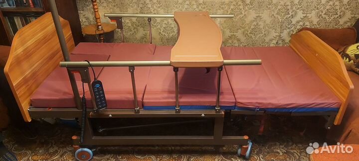 Медицинская кровать для лежачих с электроприводом